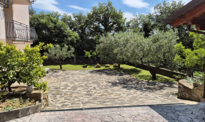 Недвижимость Двухэтажный дом в Курте: 25