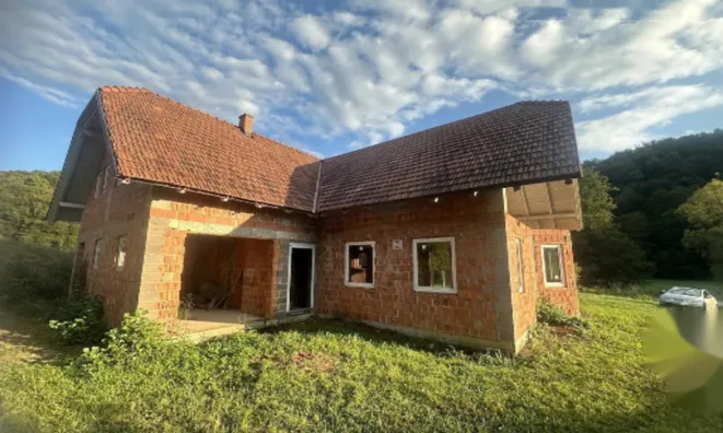 Недвижимость Дом Мирное Расположение: 3