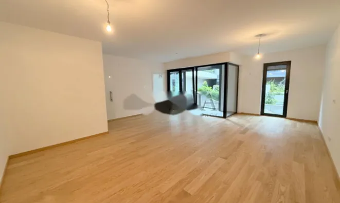 Недвижимость Трехкомнатная квартира в центре: 3