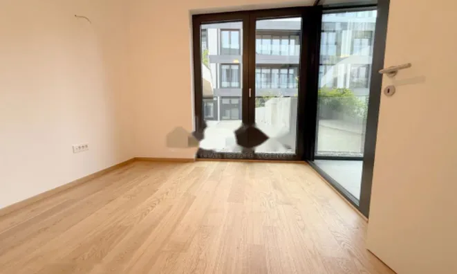 Недвижимость Трехкомнатная квартира в центре: 4