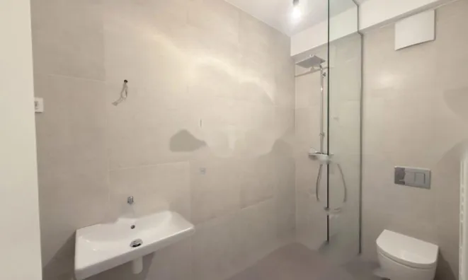 Недвижимость Трехкомнатная квартира в центре: 8