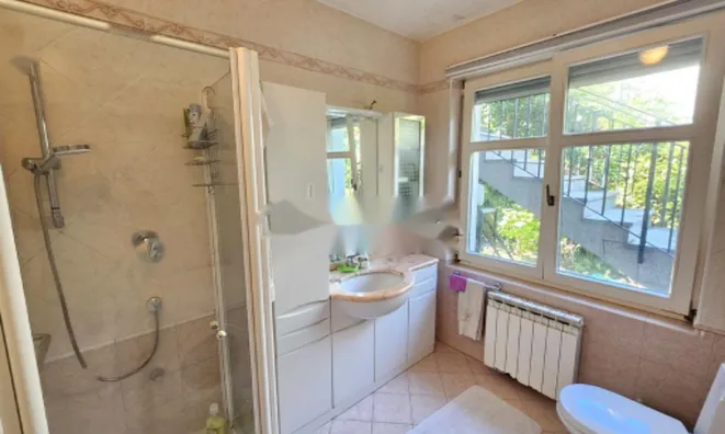 Недвижимость Дом в Изоле: 40