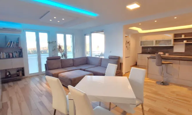 Недвижимость Двухкомнатная квартира Коломбан: 3