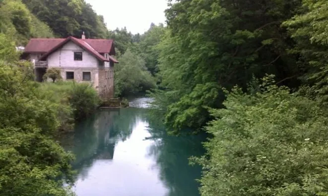 Недвижимость Поместье «Старая мельница на реке Крупа»: 1