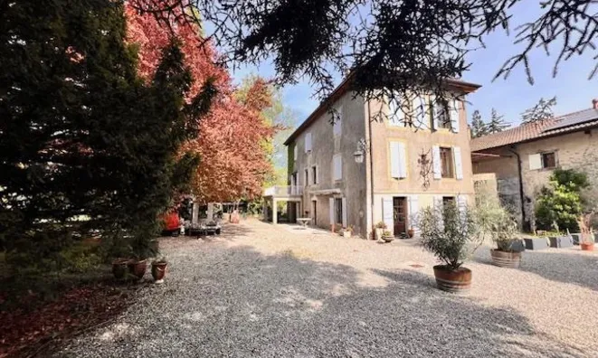 Недвижимость Single house 16 rooms: 11