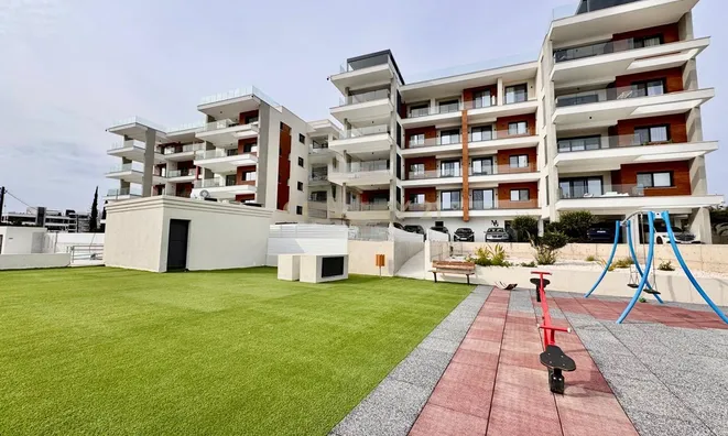 Недвижимость 2 Bedroom Apartment For Sale in Germasogeia,Limassol: 3