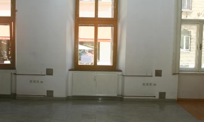 Недвижимость Коммерческое помещение в центре: 4