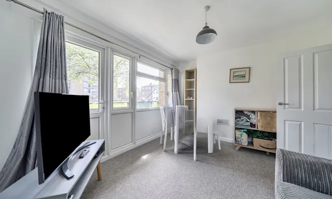 Недвижимость Lowth Road: 3