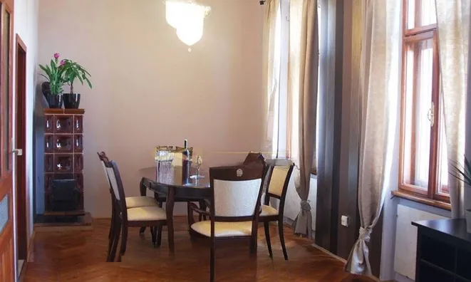 Недвижимость Трехкомнатная квартира в центре: 3