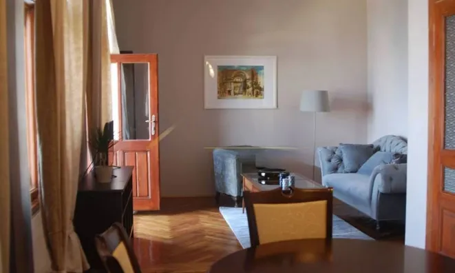 Недвижимость Трехкомнатная квартира в центре: 5