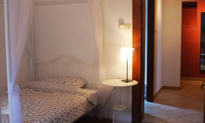 Недвижимость Трехкомнатная квартира в центре: 8