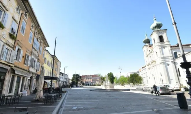 Недвижимость Двухкомнатная в центре города: 1