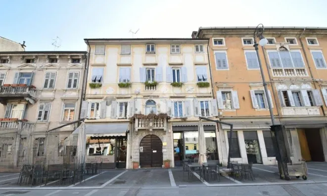 Недвижимость Двухкомнатная в центре города: 2