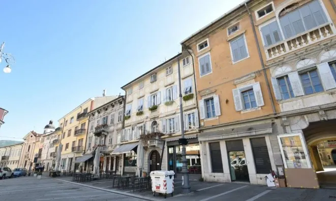 Недвижимость Двухкомнатная в центре города: 3