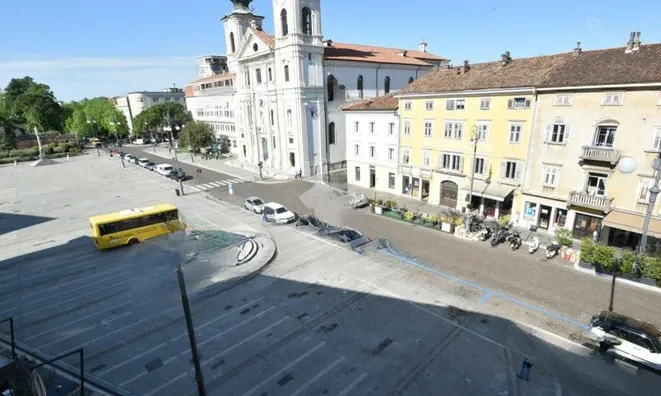 Недвижимость Двухкомнатная в центре города: 6