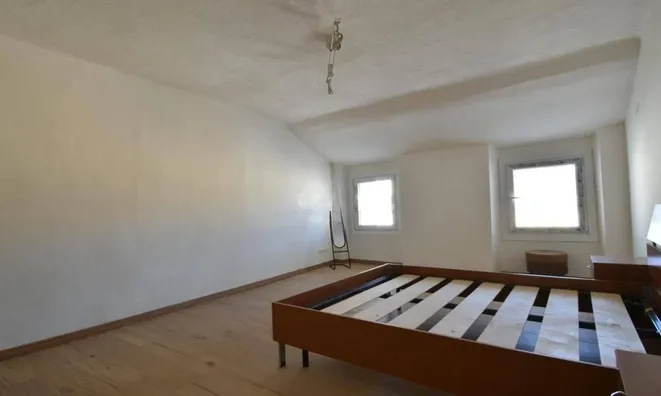 Недвижимость Двухкомнатная в центре города: 9