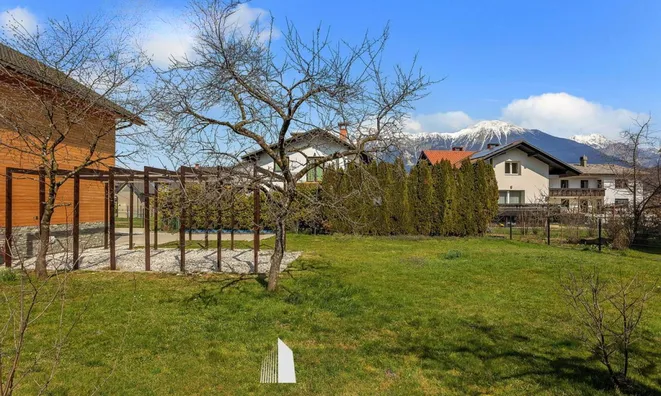 Недвижимость Дом в начале Бледа: 25