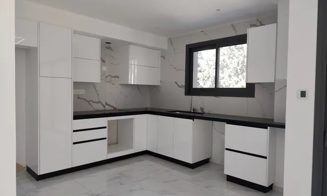 Недвижимость 3 Bedroom Apartment for Sale in Zakaki, Limassol: 1