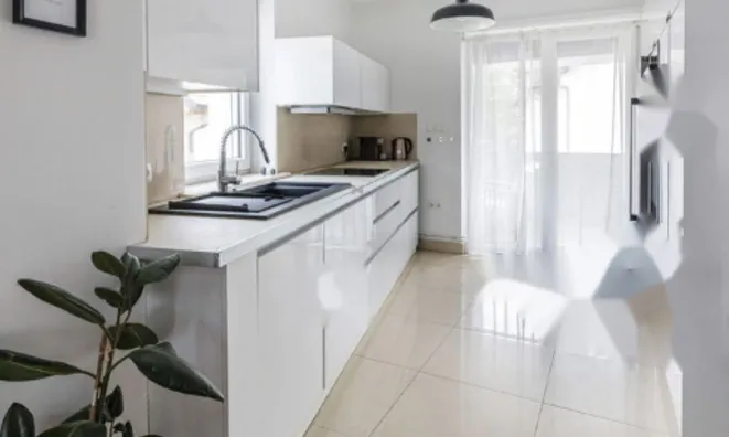 Недвижимость Квартира в центре с паркингом: 12