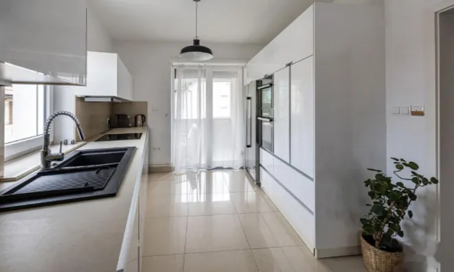 Недвижимость Квартира в центре с паркингом: 14