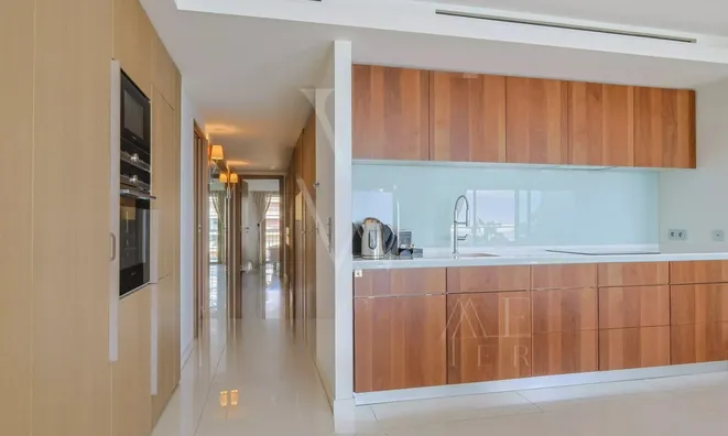 Недвижимость Property Type: Apartment  
Location: Cannes, Centre-ville 

Apartment Cannes Centre: 8