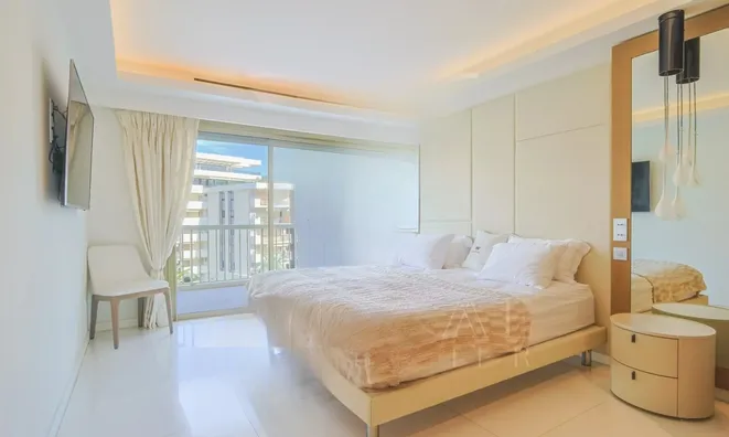 Недвижимость Property Type: Apartment  
Location: Cannes, Centre-ville 

Apartment Cannes Centre: 11