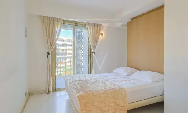 Недвижимость Property Type: Apartment  
Location: Cannes, Centre-ville 

Apartment Cannes Centre: 15