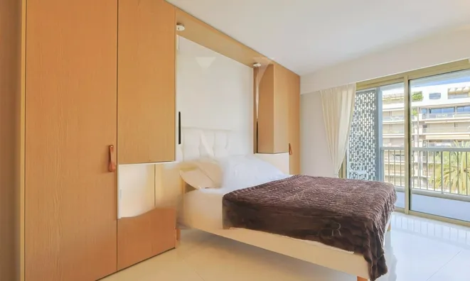 Недвижимость Property Type: Apartment  
Location: Cannes, Centre-ville 

Apartment Cannes Centre: 19