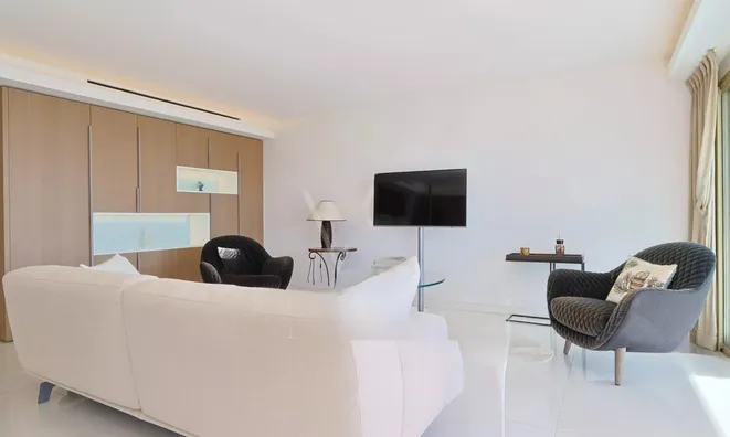 Недвижимость Property Type: Apartment  
Location: Cannes, Centre-ville 

Apartment Cannes Centre: 21
