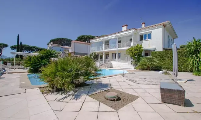 Недвижимость Villa Croix des Gardes: 1