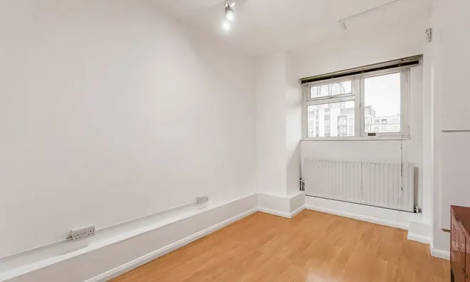 Недвижимость Pleydell Estate, Lever Street: 18