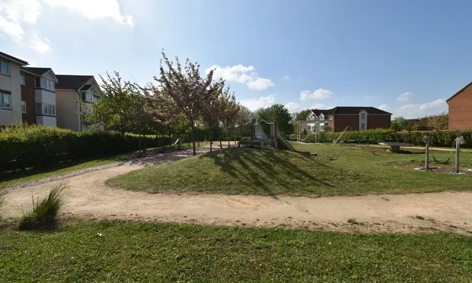 Недвижимость Debham Court, Pinemartin Close: 2