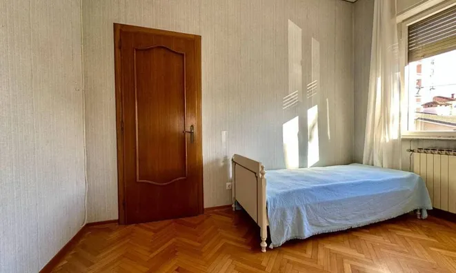 Недвижимость Трехкомнатная квартира в центре: 15