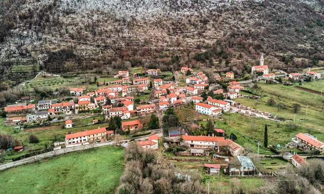 Недвижимость Дом, Брестовица при Комне, у границы с Италией: 3