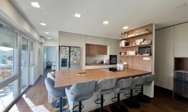 Недвижимость Трёхкомнатная квартира Завлог: 1