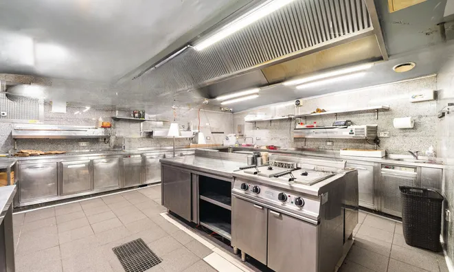 Недвижимость Коммерческое помещение в центре: 8