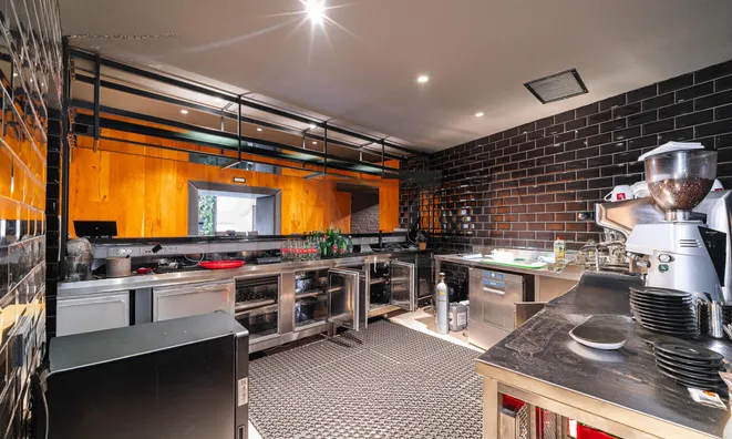 Недвижимость Коммерческое помещение в центре: 10