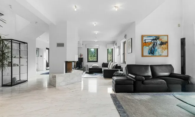 Недвижимость Villa 4 bedrooms for sale in Bridel: 4