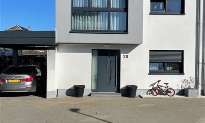 Недвижимость House 5 bedrooms for sale in Perle: 1