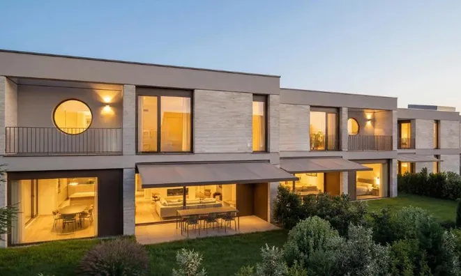 Недвижимость Bifamiliar house 5 rooms: 1