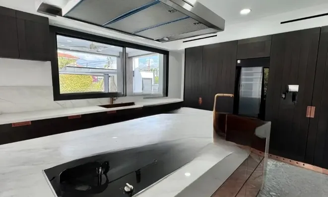 Недвижимость 6 Bedroom Villa For sale in Germasogeia, Limassol: 3