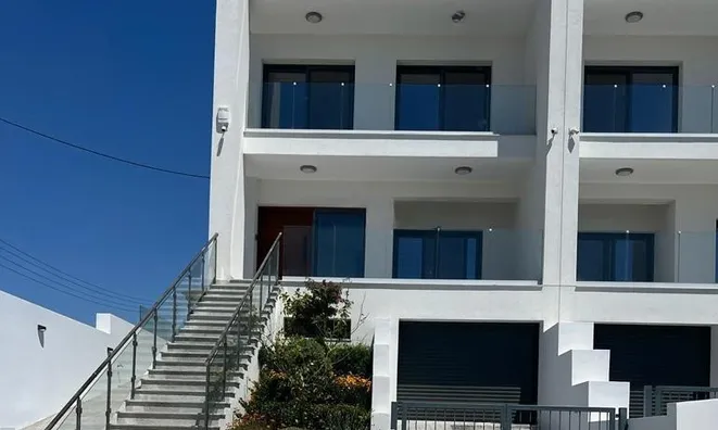 Недвижимость 4 Bedroom Villa For sale in Agios Tychonas, Limassol: 1