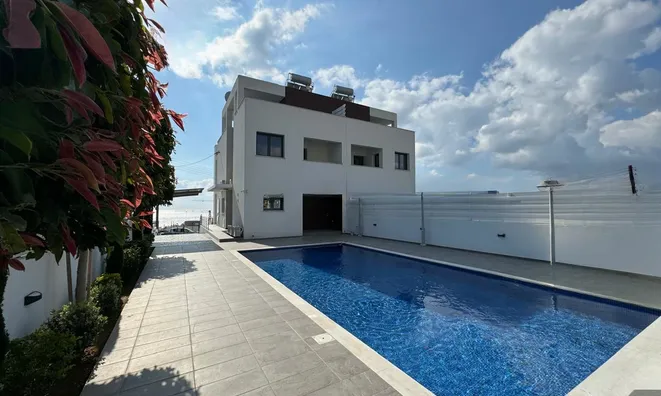 Недвижимость 4 Bedroom Villa For sale in Agios Tychonas, Limassol: 2