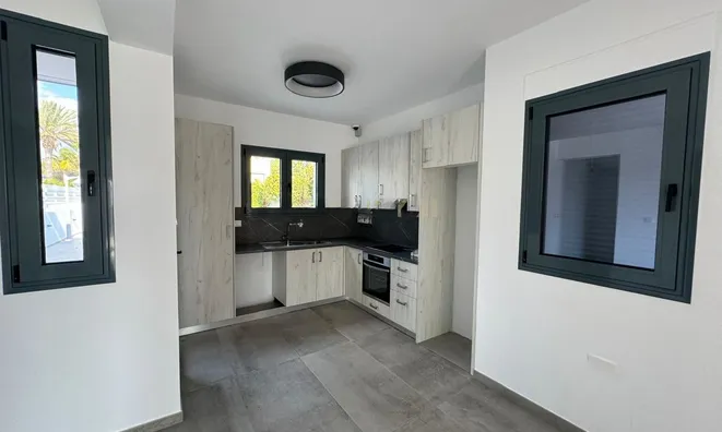Недвижимость 4 Bedroom Villa For sale in Agios Tychonas, Limassol: 9