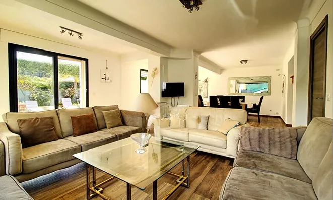 Недвижимость Villa Petit Juas: 3