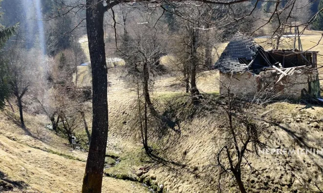 Недвижимость Объект недвижимости, готовый к застройке в Крнице.: 3