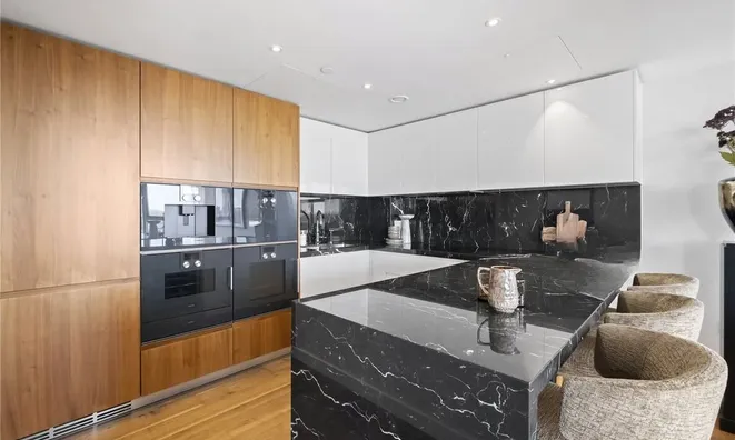 Недвижимость Tower West, 1 Waterfront Drive: 21