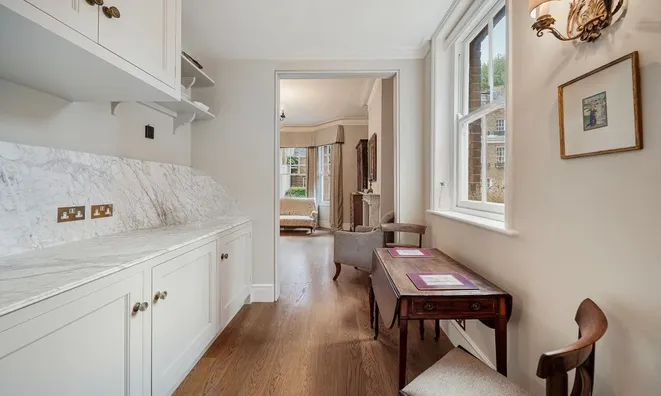 Недвижимость Cheyne Row, Chelsea, London SW3, United Kingdom: 3