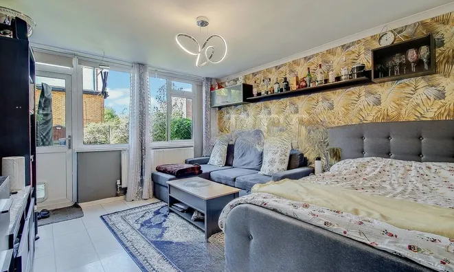 Недвижимость Pitfield Way: 6