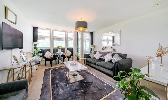 Недвижимость Phoenix Way, Battersea: 1